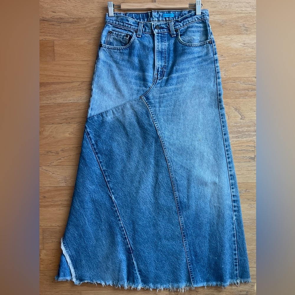 Levi’s denim maxi skirt, red tag. Designed by Canadian designer Preloved.